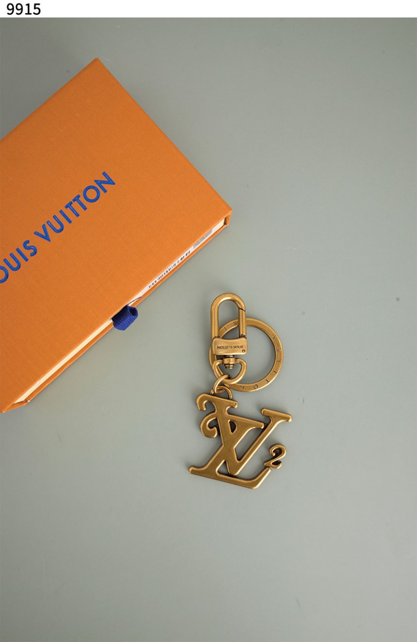 #루이비통 [Louis Vuitton] 루이비통 x 니고 스퀘어드 LV 백 참 골드 신상입고💢 #키링 #9915