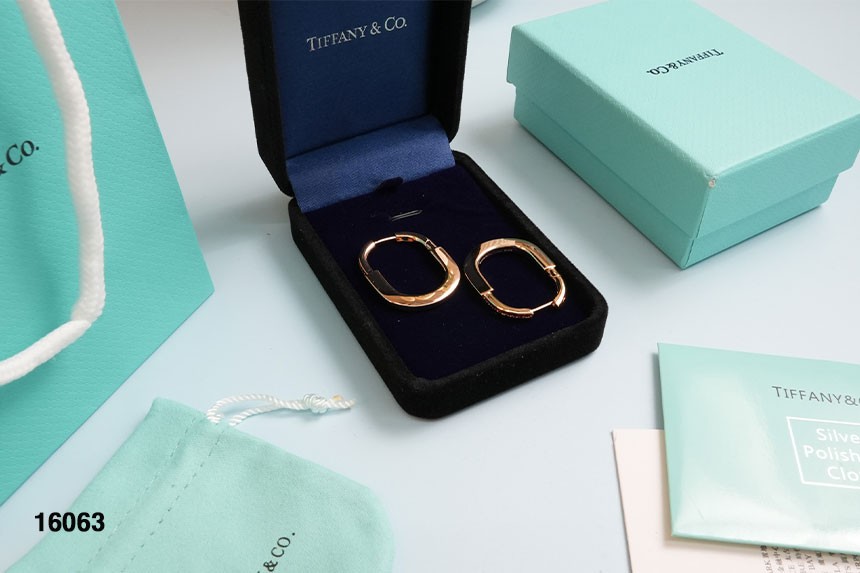 🔆 [TIFFANY & CO] 티파니앤코 락 로제 에디션 핑크 사피이어 이어링 🔆