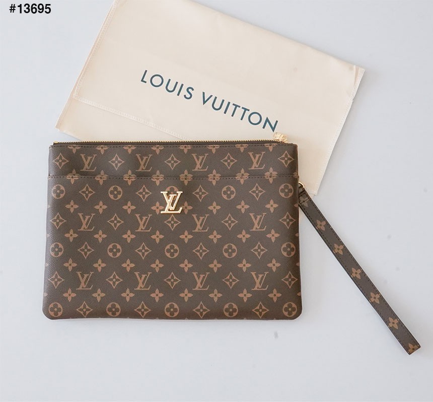 🔆 [Louis Vuitton] 루이비통 모노그램 LV로고 클러치백🔆