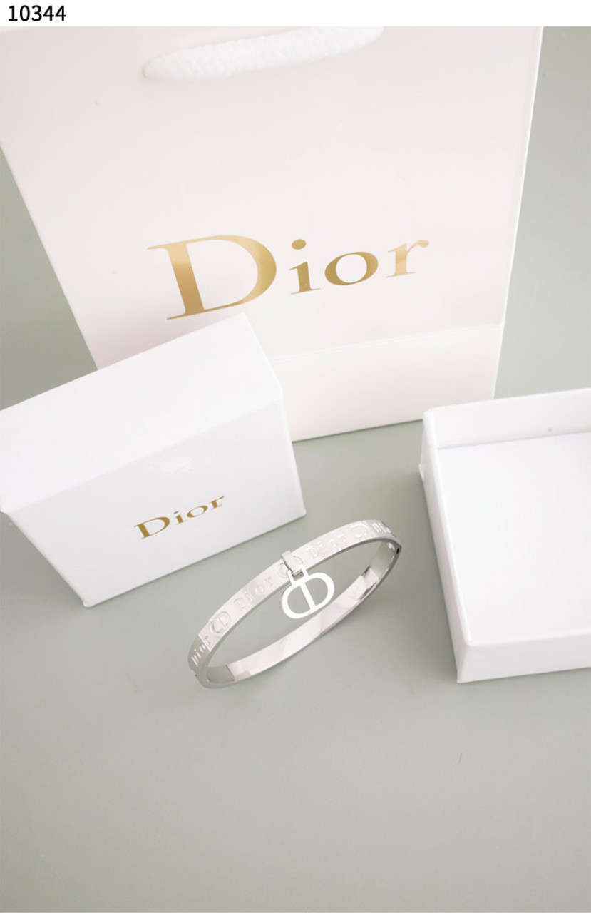 #디올 [Christian Dior] Christian Dior Couture 뱅글 실버 신상입고💢 #팔찌 #10344