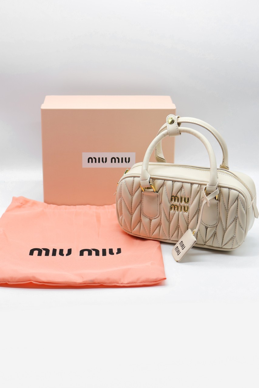 #미우미우 마테라쎄 나파레더 크로스 바디 백