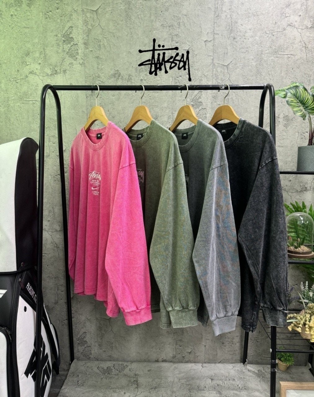 💕 스** 월드로고 피그먼트 긴팔 티셔츠