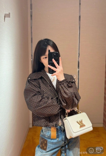 루이비통 [Louis Vuitton] 수입고급 루이비통 모노그램  자켓 신상입고
