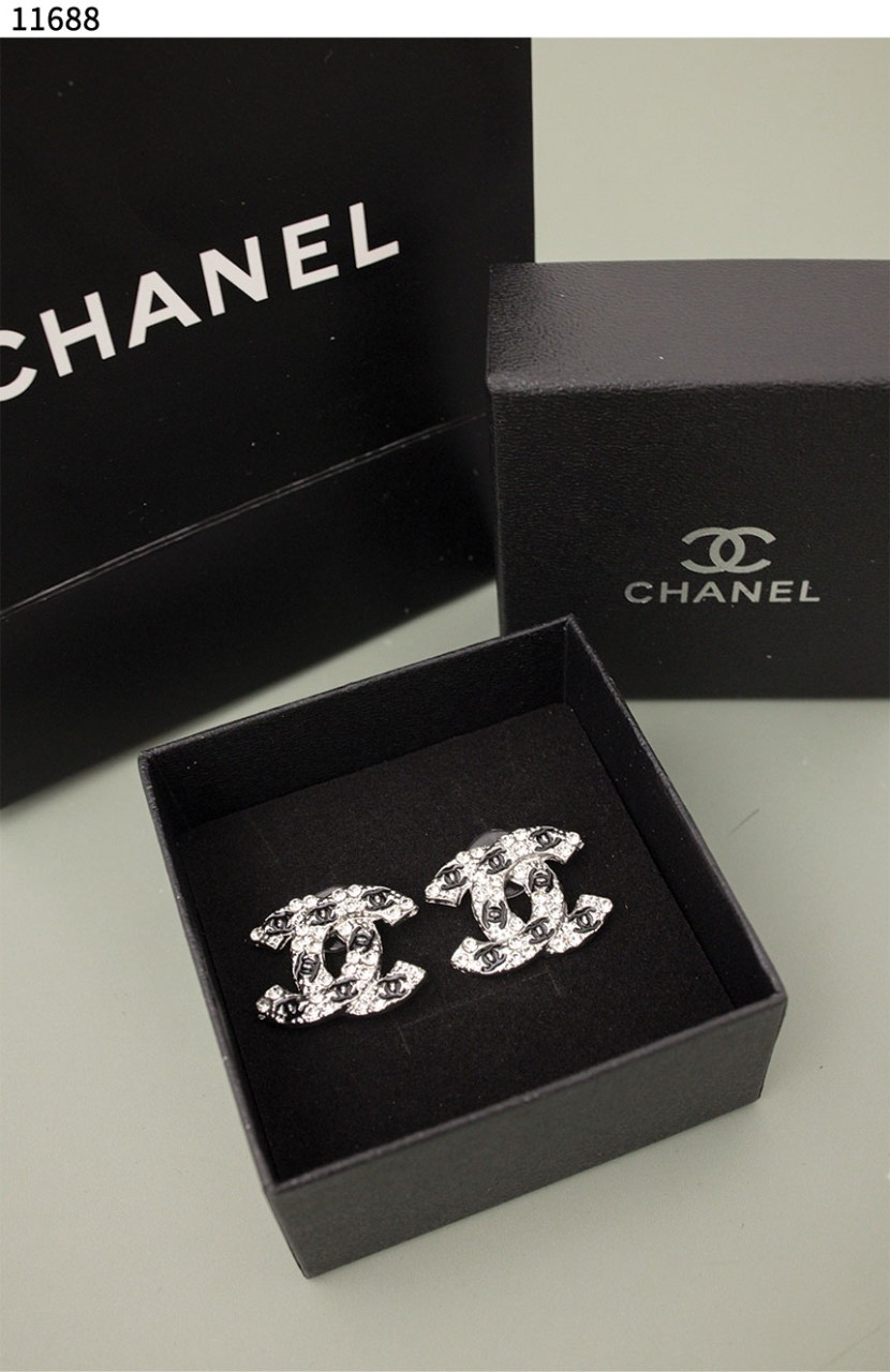 #샤넬 [Chanel] 블랙 CC 로고 포인트 실버 귀걸이 신상입고💢 #귀걸이 #11688