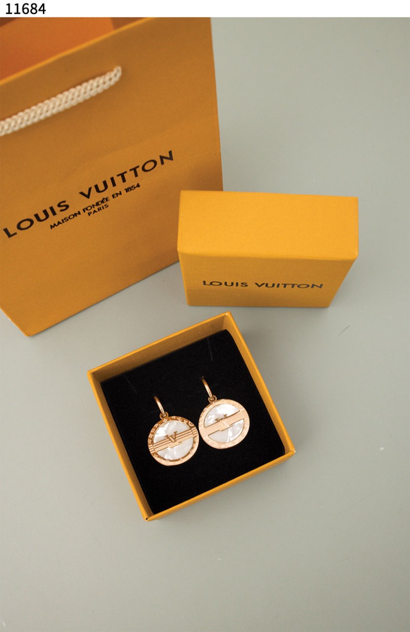 #루이비통 [Louis Vuitton] 골드 로고 링 귀걸이 신상입고💢 #귀걸이 #11684