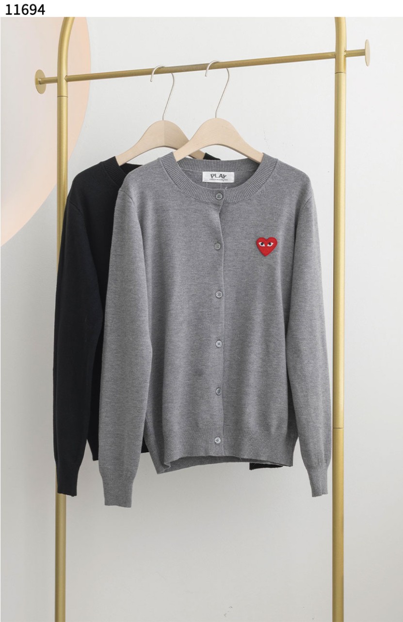 #꼼데가르송 [COMME des GARCONS] 여성 투하트 로고 라운드 니트 가디건 신상입고💢 #상의 #니트 #11694