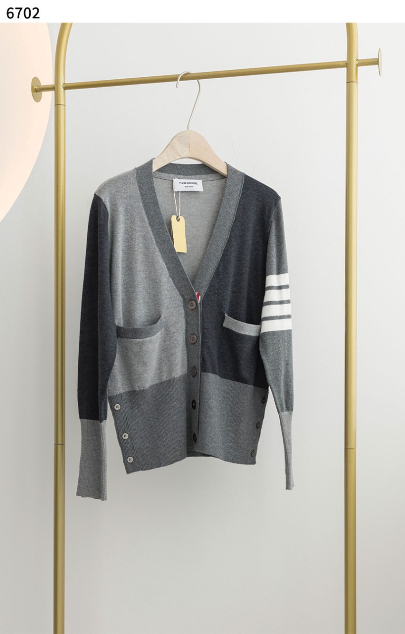 #톰브라운 [Thom Browne] FUNMIX CREPE 4-BAR CARDIGAN 신상입고💢 #상의 #니트 #6702