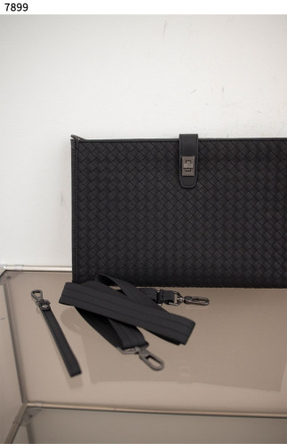 #보테가베네타 [BOTTEGA VENETA] 카프스킨 클러치&크로스백 신상입고💢 #가방 #7899