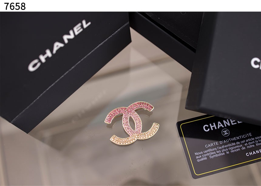 #샤넬 [Chanel] 샤넬 그라데이션 팬던트 브로치 신상입고💢 #브로치 #7658