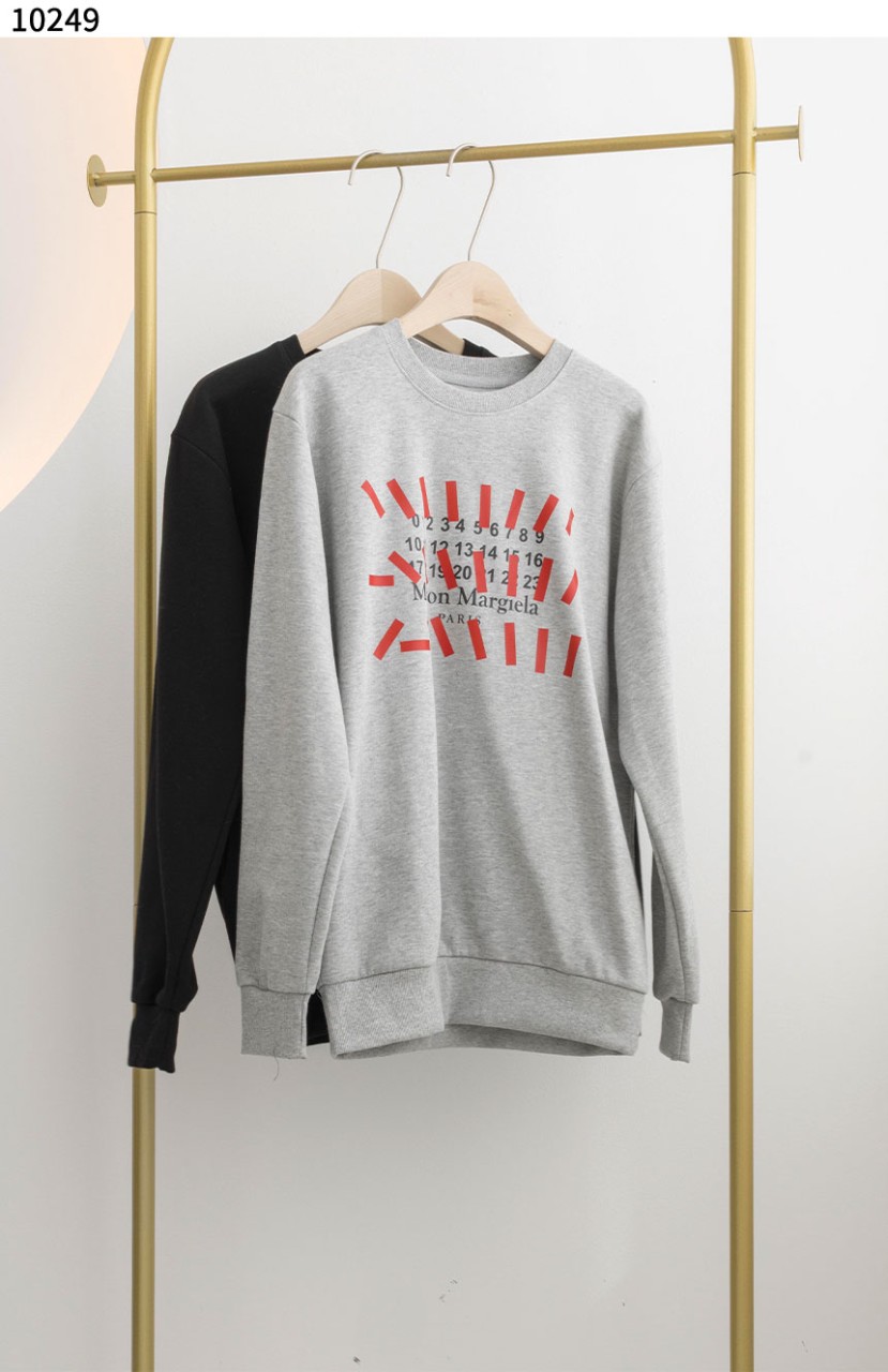 #메종마르지엘라 [Maison Margiela] 마르지엘라 테이핑 넘버 로고 맨투맨 화이트 신상입고💢 #상의 #티셔츠 #10249