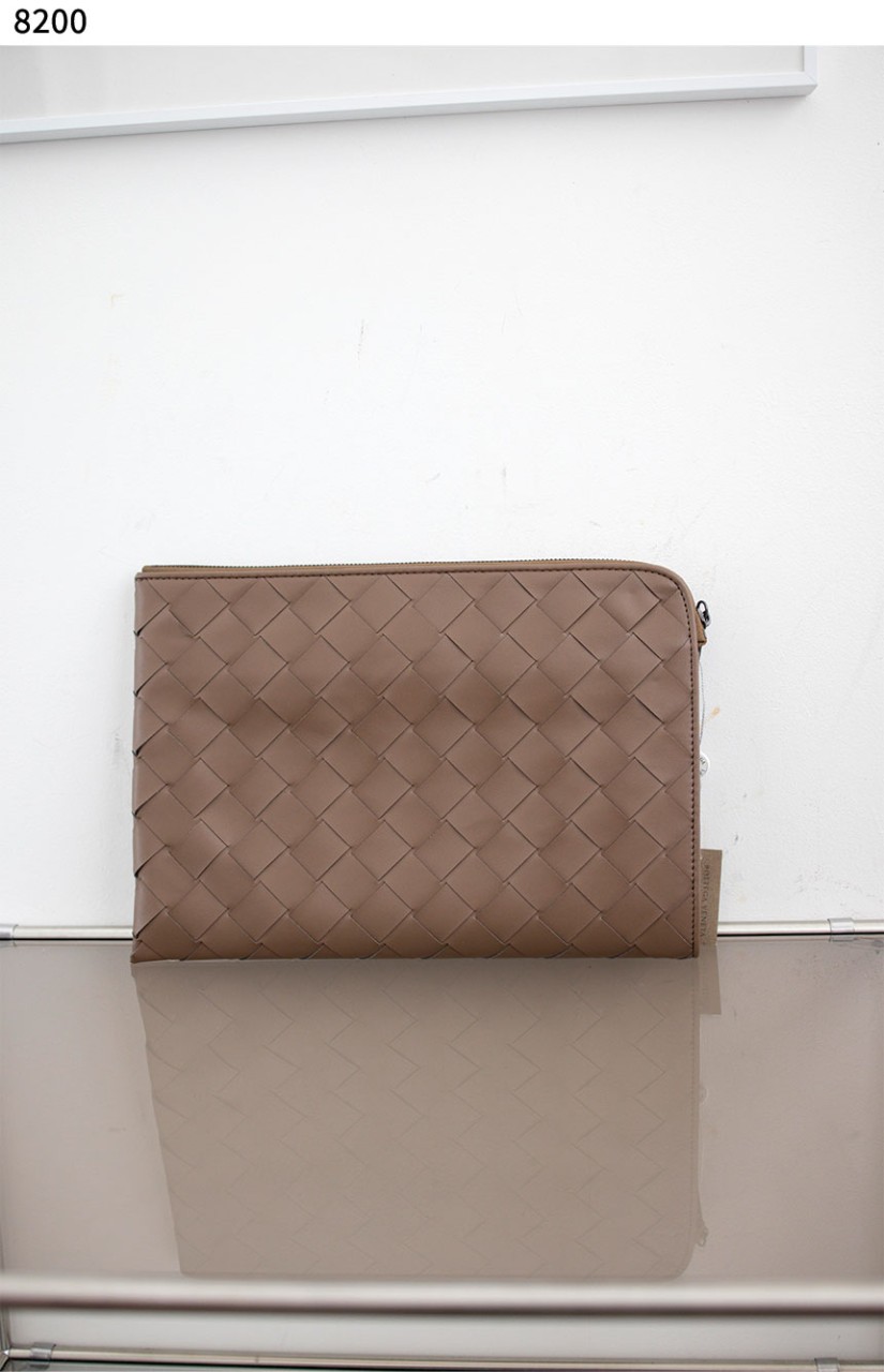 #보테가베네타 [BOTTEGA VENETA] 보테가베네타 인트레치아토 우븐 클러치 신상입고💢 #가방 #8200