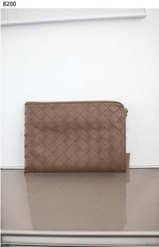 #보테가베네타 [BOTTEGA VENETA] 보테가베네타 인트레치아토 우븐 클러치 신상입고💢 #가방 #8200