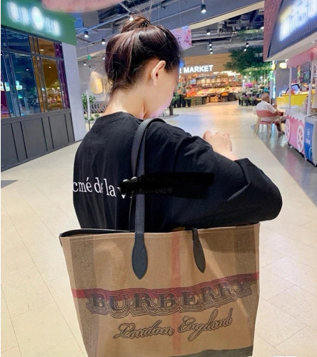 #버버리  두들 캔버스 리버시블 쇼퍼백 파우치 세트  (매장판)