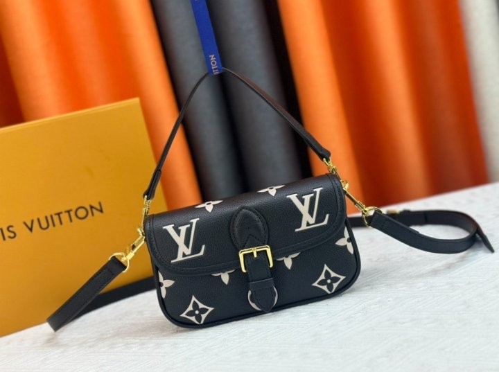 ✨루이비통 다이앤 바이컬러 모노그램 앙프렝뜨 레더 네이비✨