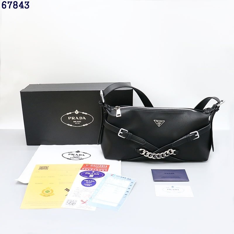 👹프*다 67843 중앙 체인 가죽 숄더백👹