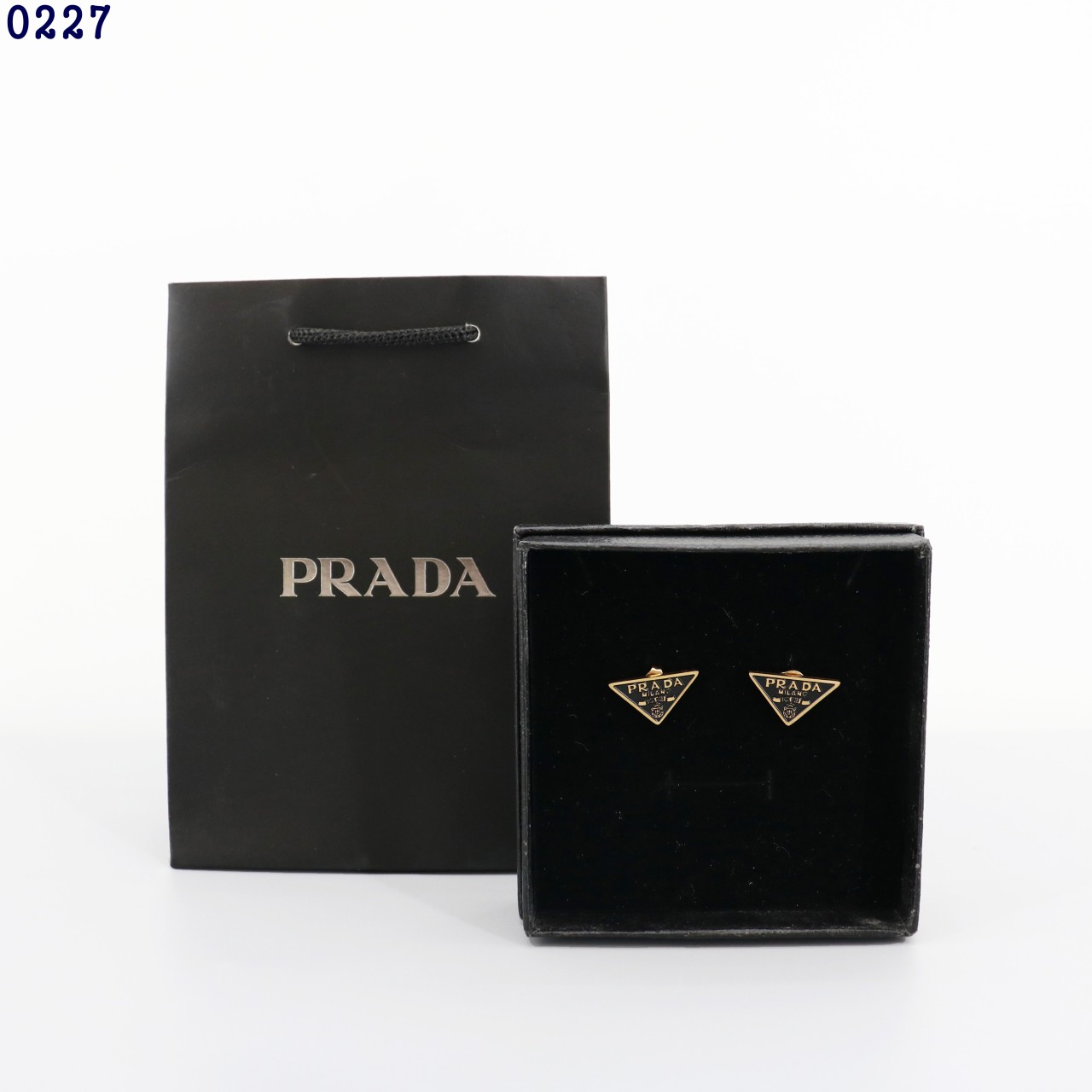 👹프*다 삼각로고 메탈 스터드 귀걸이👹