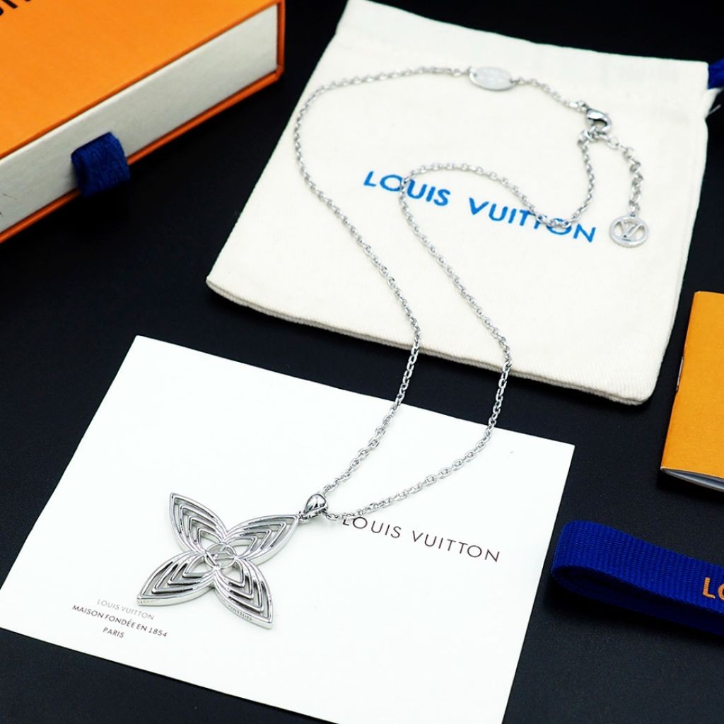 루이비통 2025 M01952 LV 플라워 스터드 목걸이 넥클리스