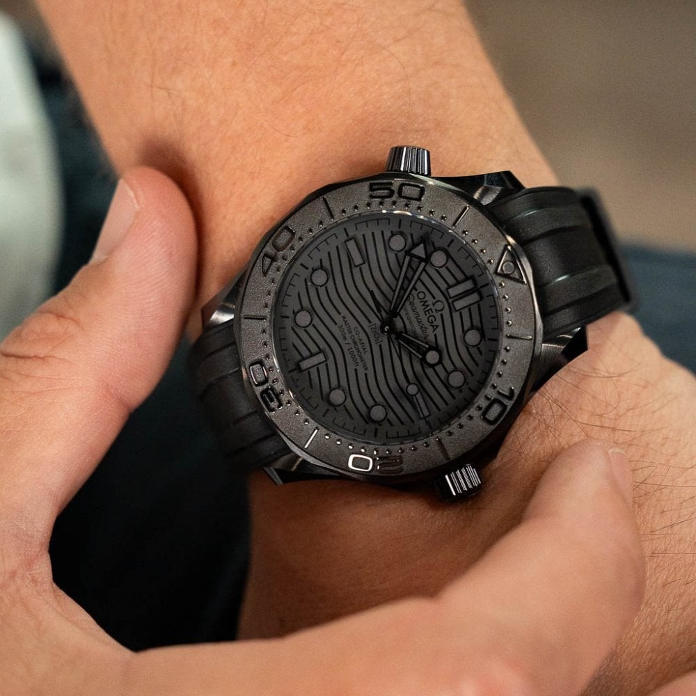 오메가 씨마스터 티타늄 올블랙 우레탄