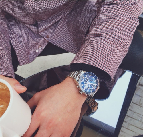 태그호이어 까레라 데이데이트 크로노그래프 블루 남성 시계