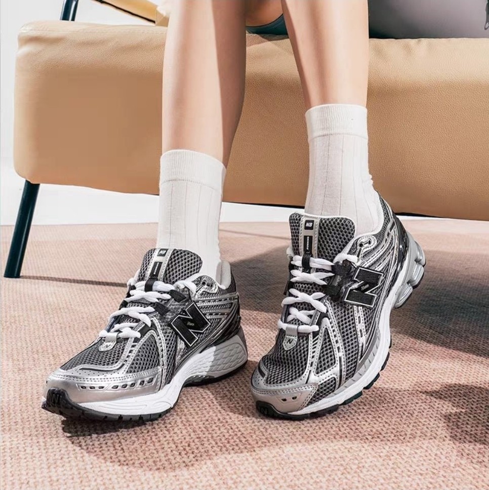 #뉴발란스 1906 메탈릭 실버U1906RCG 러닝화 운동화