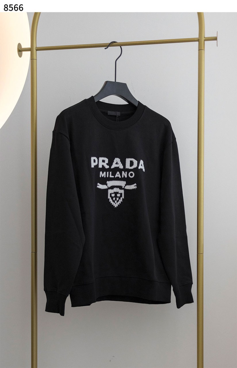 #프라다 [PRADA] 남성 로고 자수 크루넥 맨투맨 신상입고💢 #상의 #티셔츠 #8566