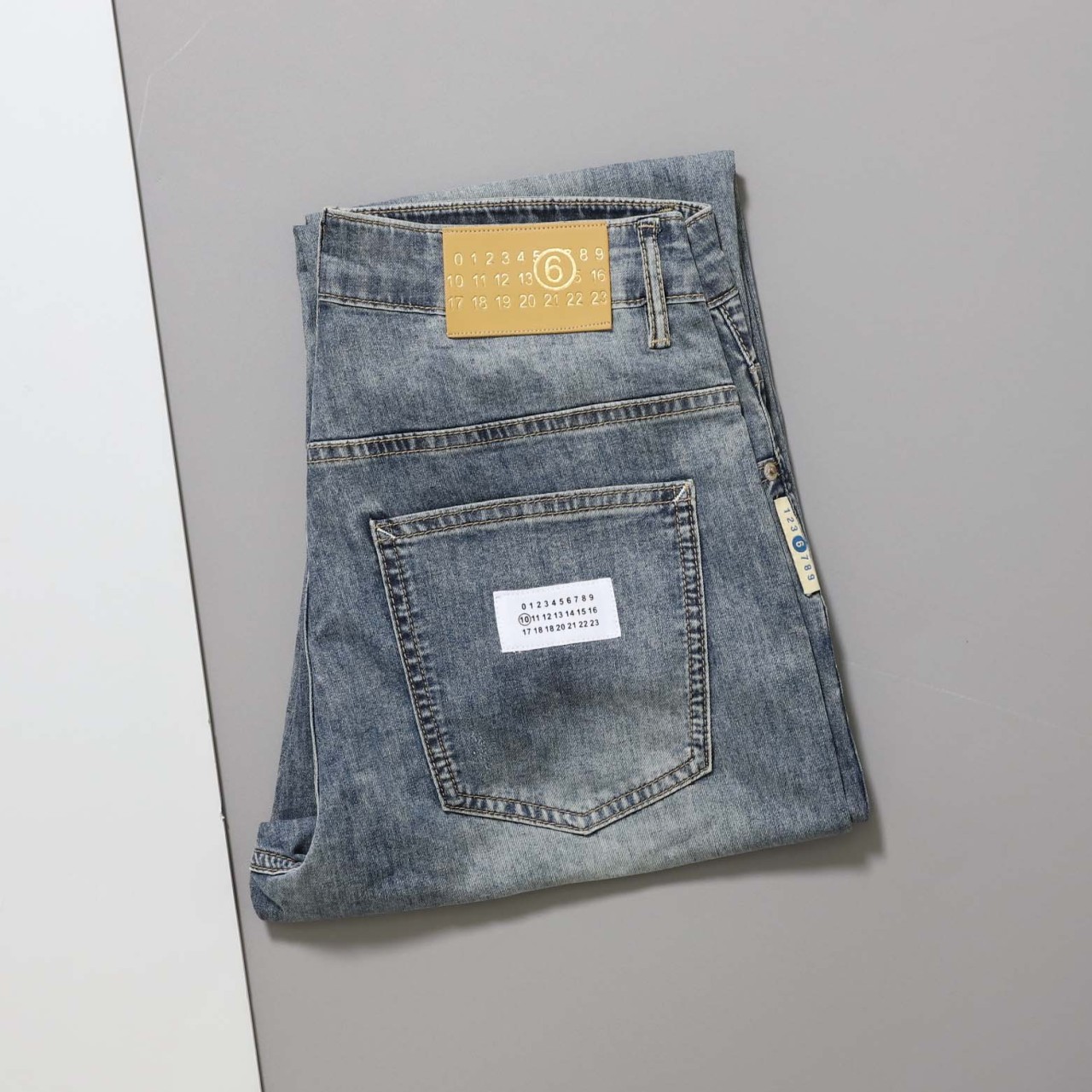 #메종마르지엘라 [ MM6 ] 워시드 데님 벌룬 팬츠 입고💢 #남성하의 #청바지