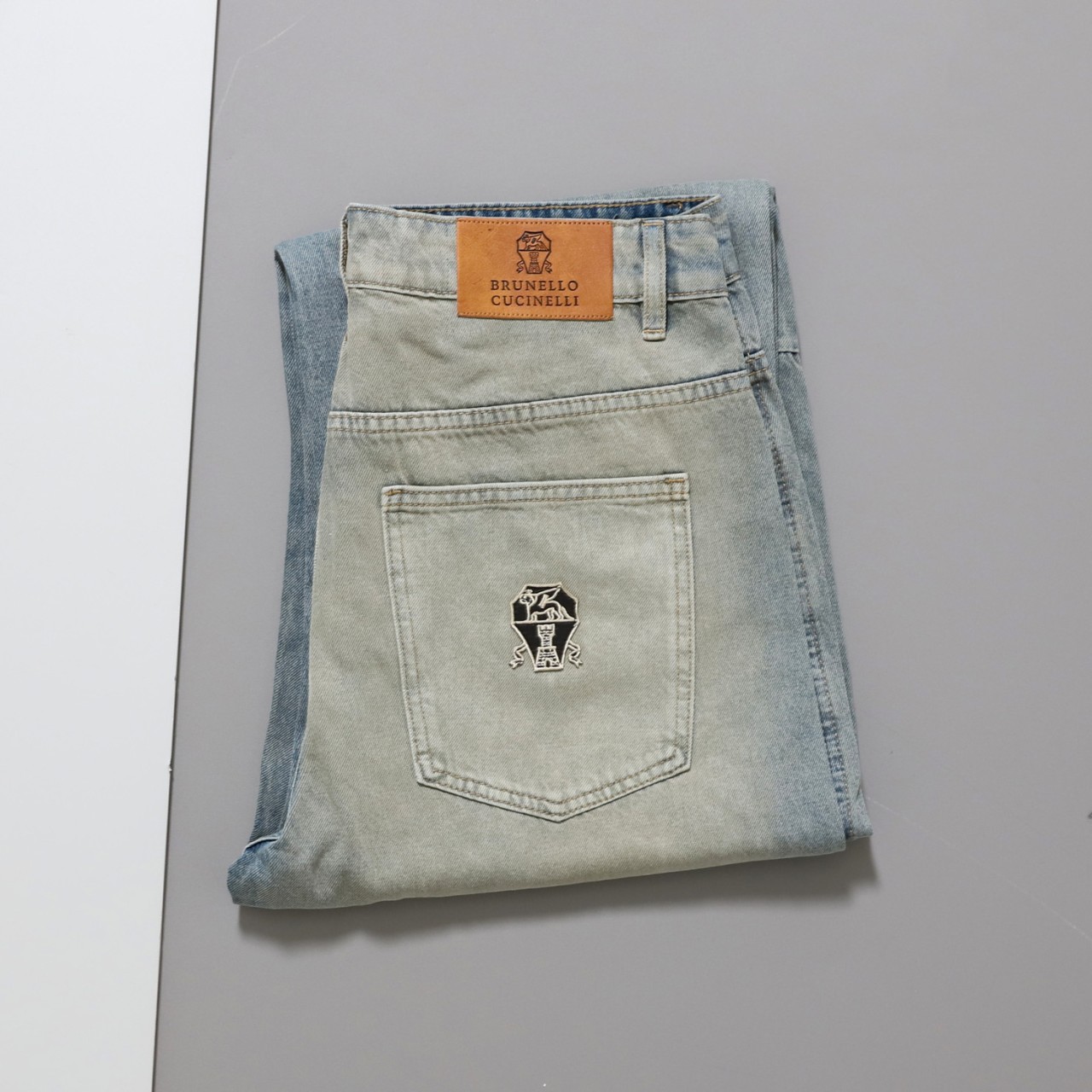 #브루넬로쿠치넬리 [ B*unello Cucinell ] 무릎 절개 브라더 배기핏 진 입고💢 #남성하의 #청바지