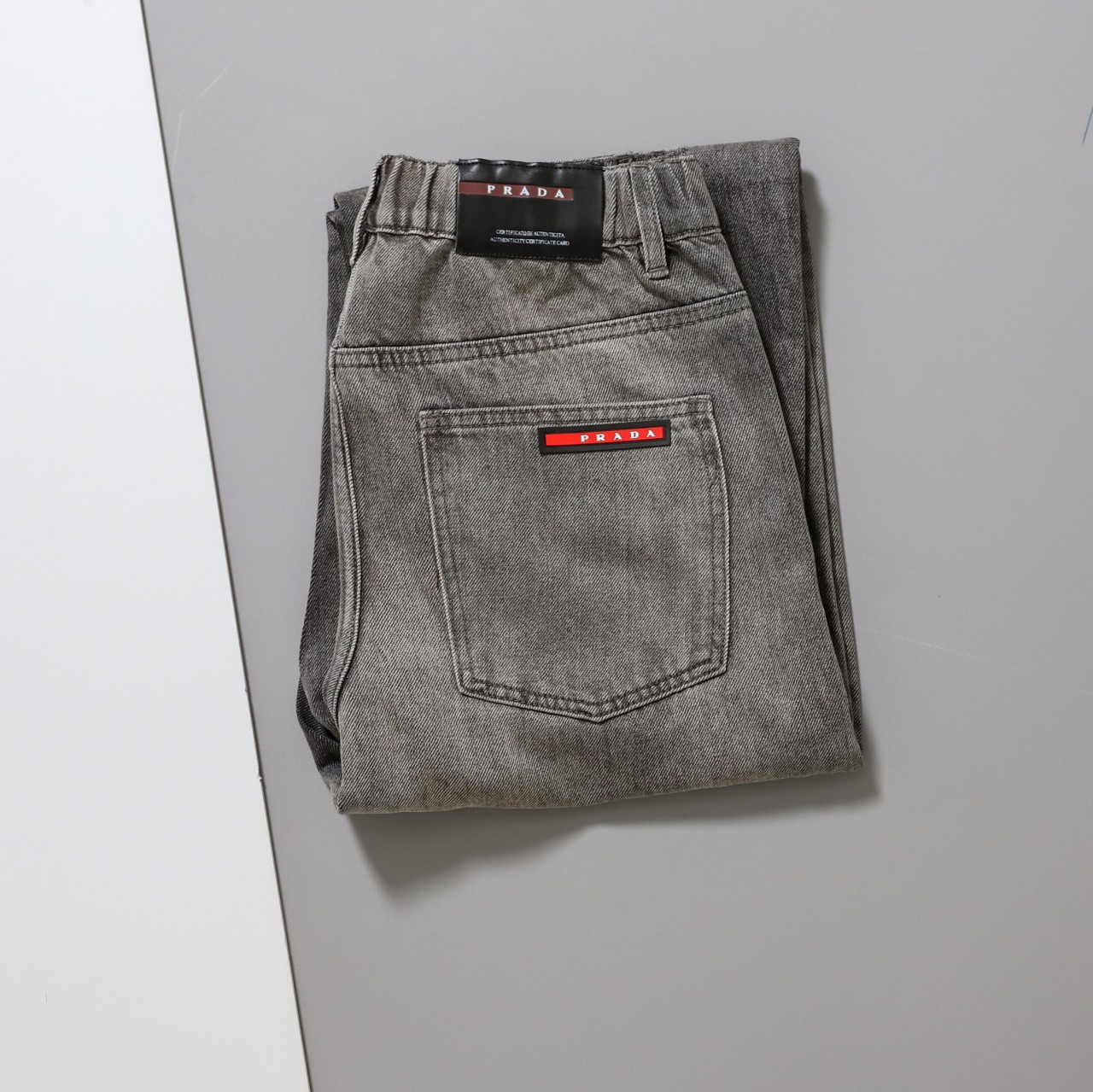 #프라다 [ P*ADA ] 블랙워싱 세미와이드 팬츠 입고💢 #남성하의 #청바지