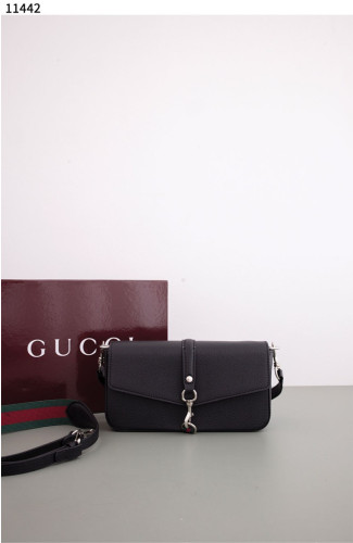 #구찌 [GUCCI] Small crossbody bag with hook closure 신상입고💢 #가방 #11442