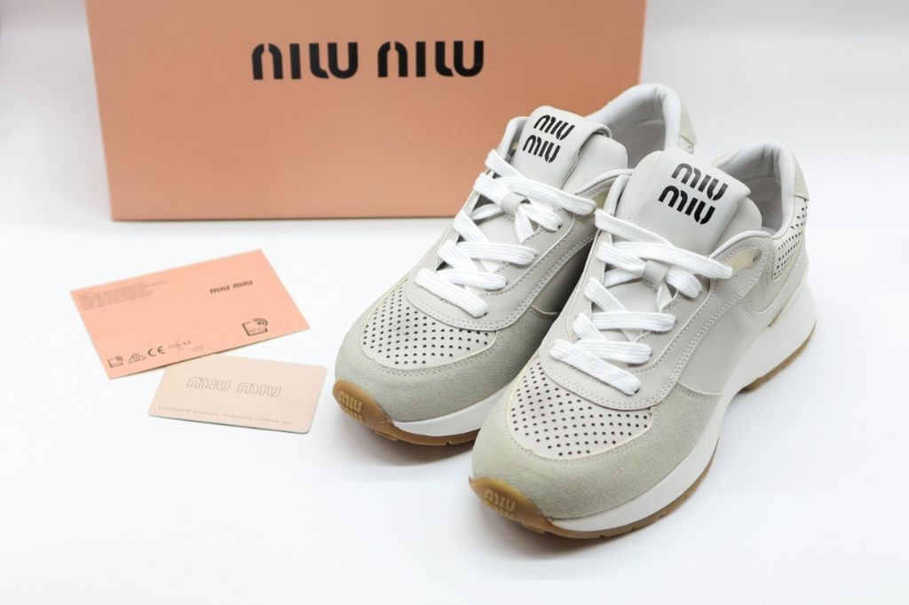 #미우미우 워시드 나파가죽 스웨이드 스니커즈