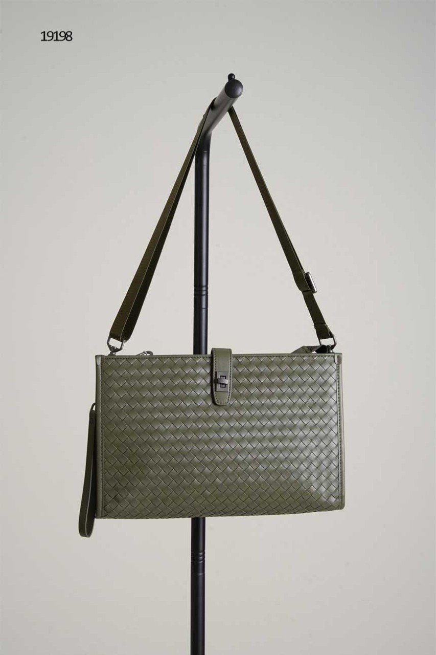 🔆 [Bottega Veneta] 보테가베네타 인트레치아토 스트랩 클러치백 🔆