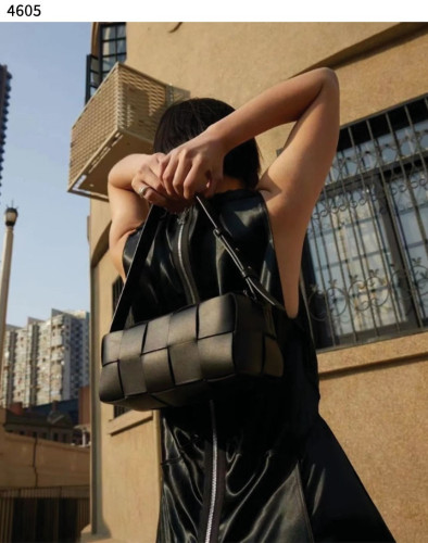 #보테가베네타 [BOTTEGA VENETA] 수입프리미엄급 포리지 스몰 브릭 카세트 신상 입고💢 #태그 #가방  #4605