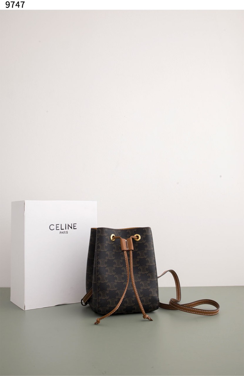 #셀린느 [CELINE] 셀린느 마이크로 세일러  트리옹프 캔버스 신상입고💢 #가방 #9747