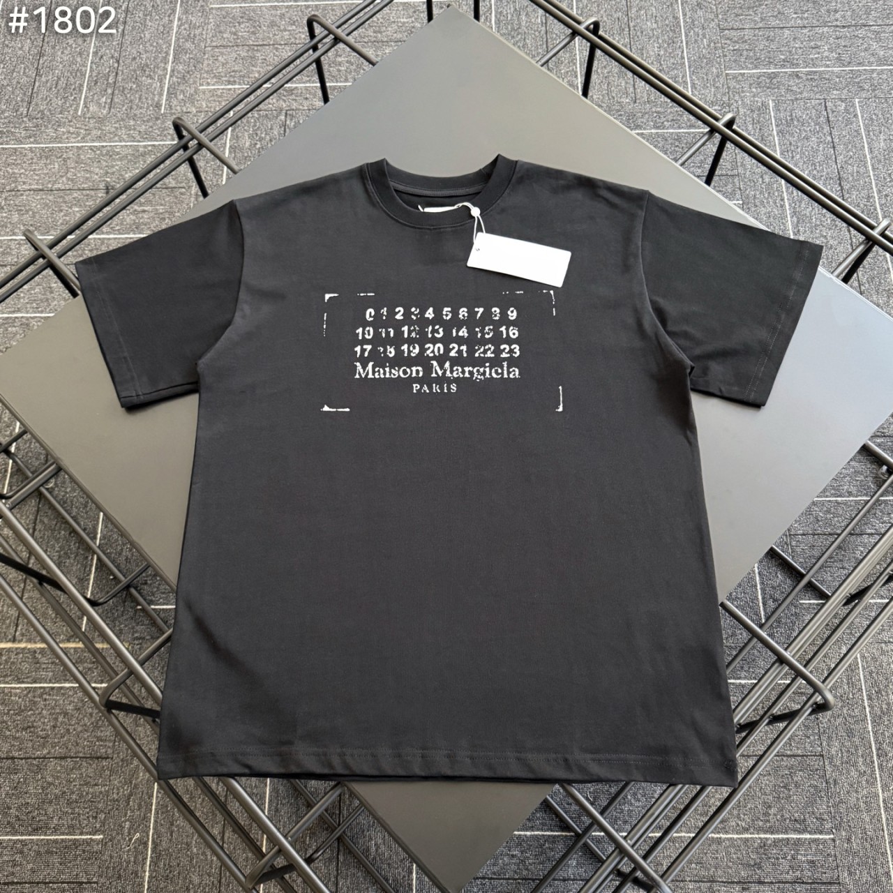 스탬프 로고 반팔티셔츠