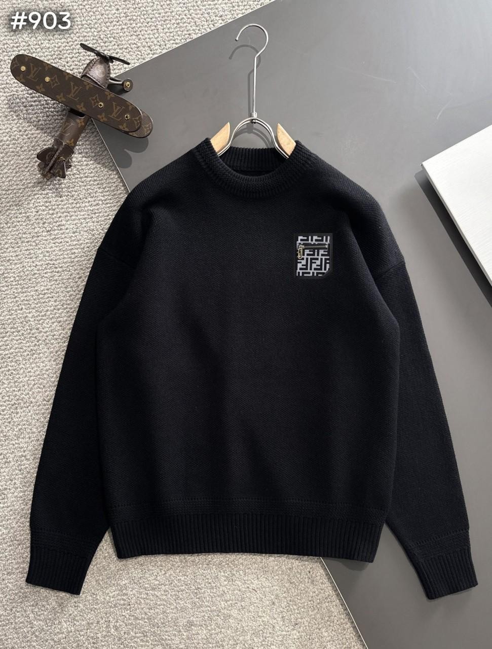 #펜디 24FW 로고 포켓 라운드 넥 스웨터