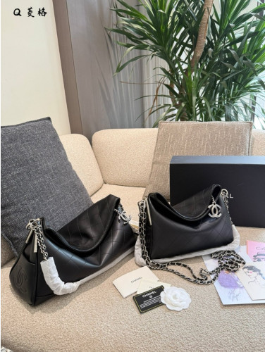 샤넬  신상 호보체인백