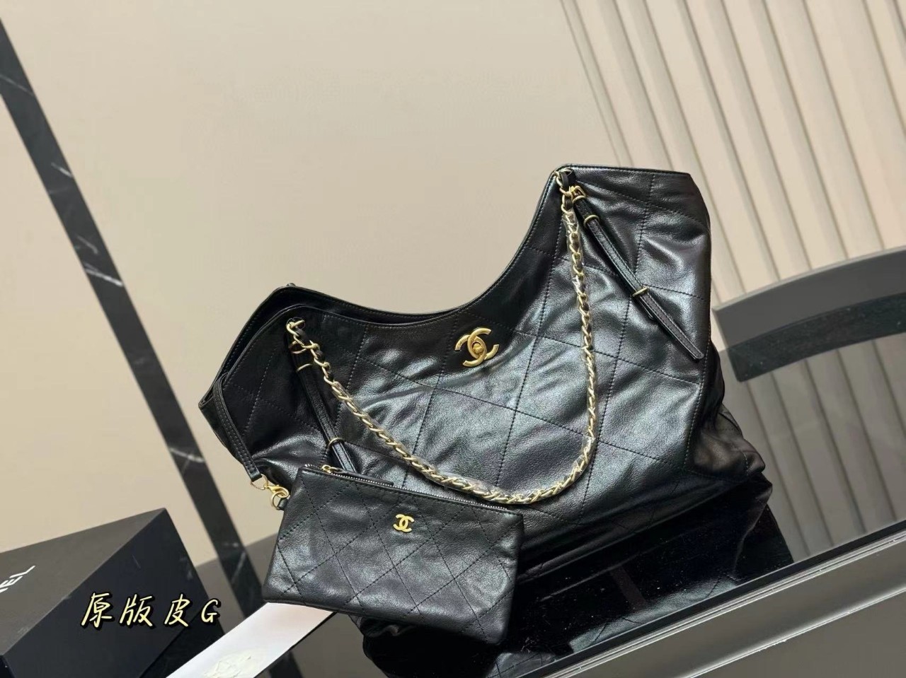 신상 맥시체인 벨티드 쇼핑백