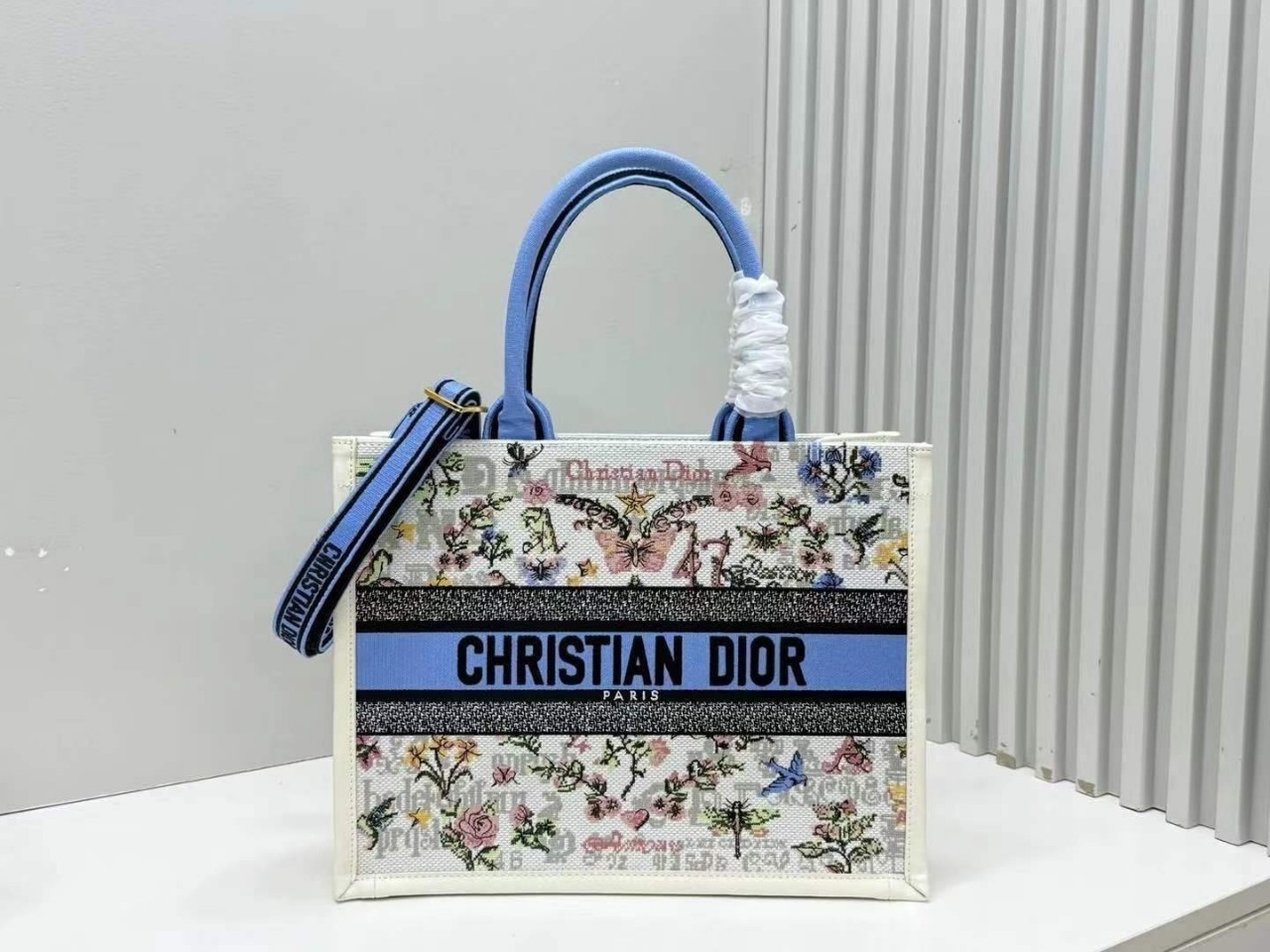 신형 레더  북 토트백