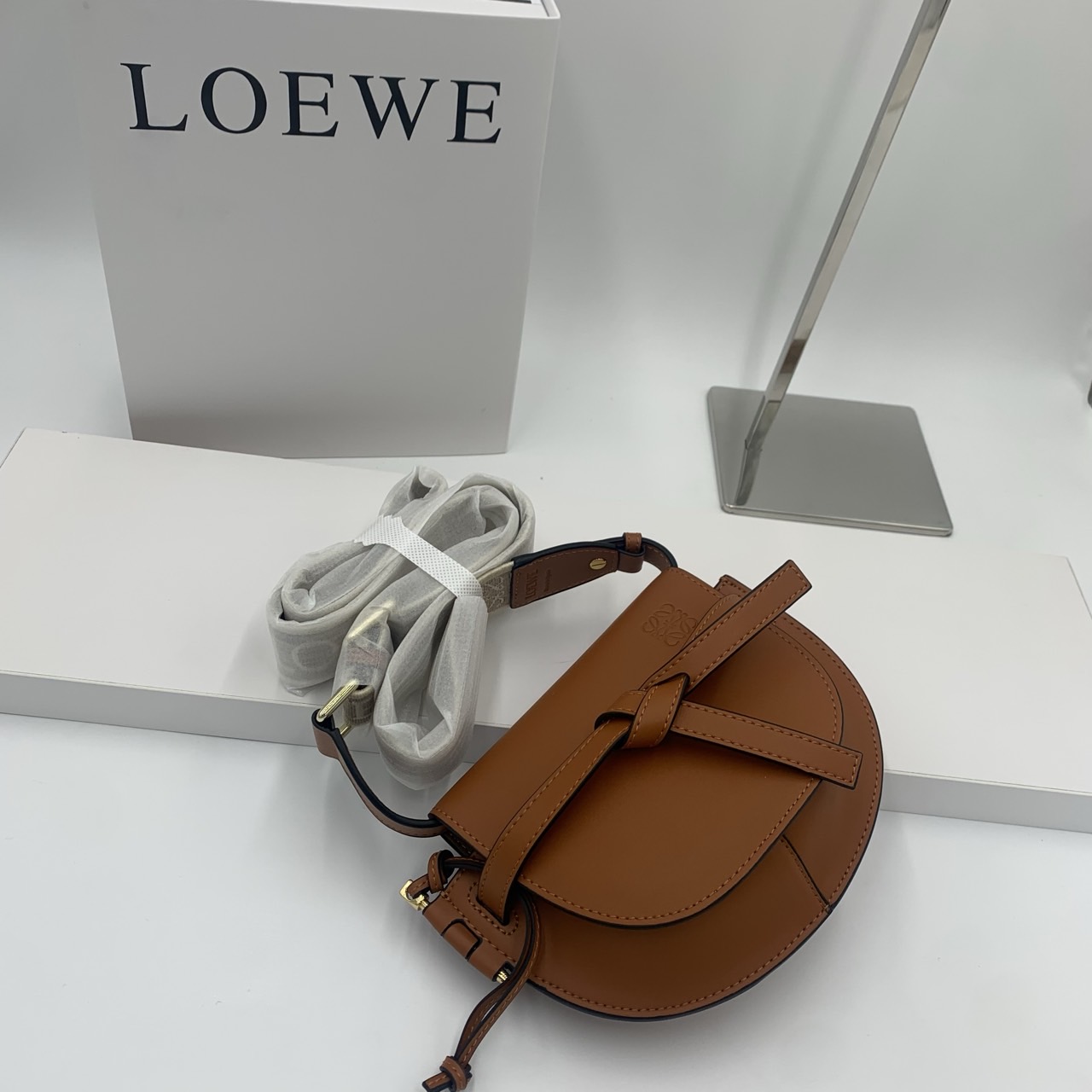 #로에베 게이트백