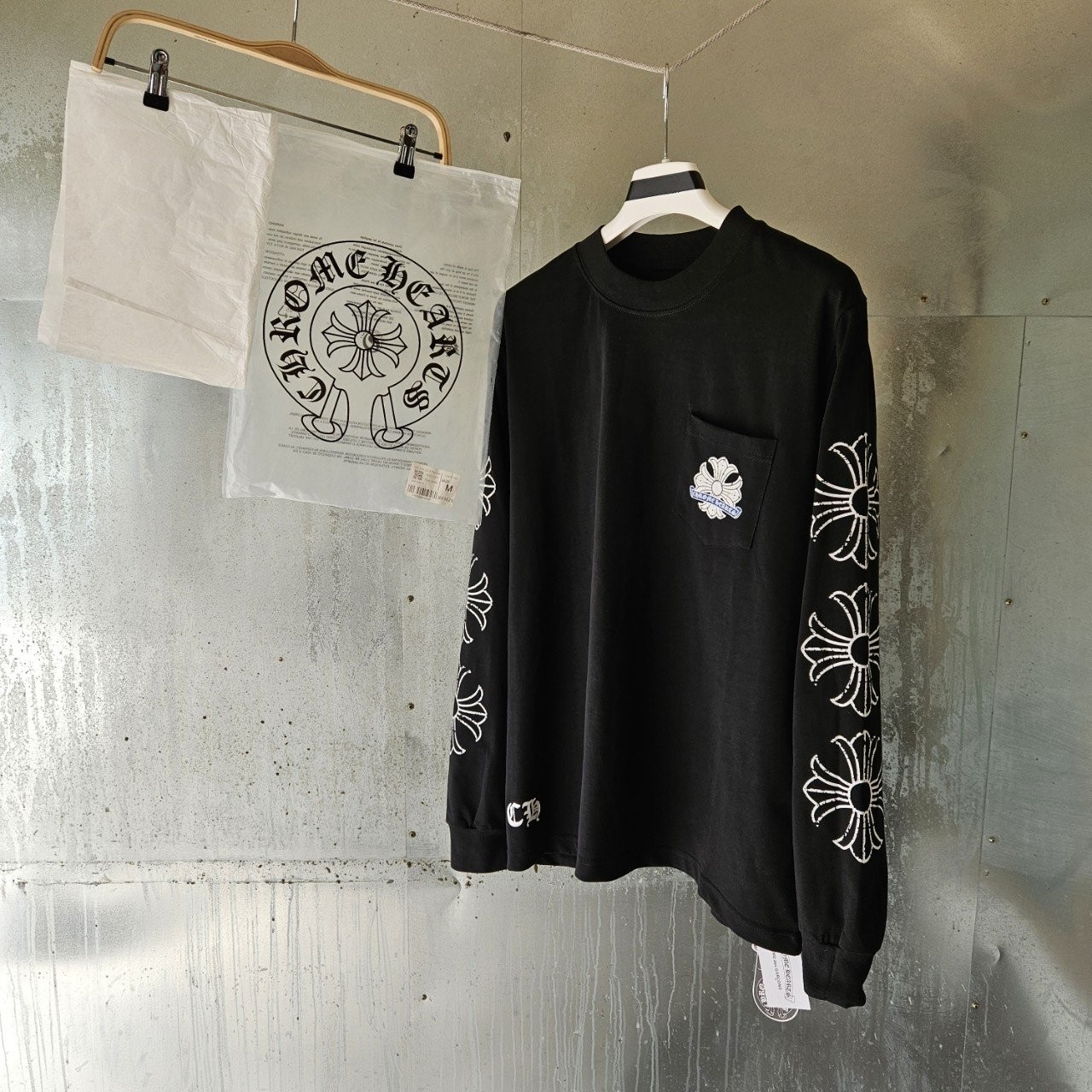 25 SS 크*하* 홀슈스 롱슬리브 티셔츠