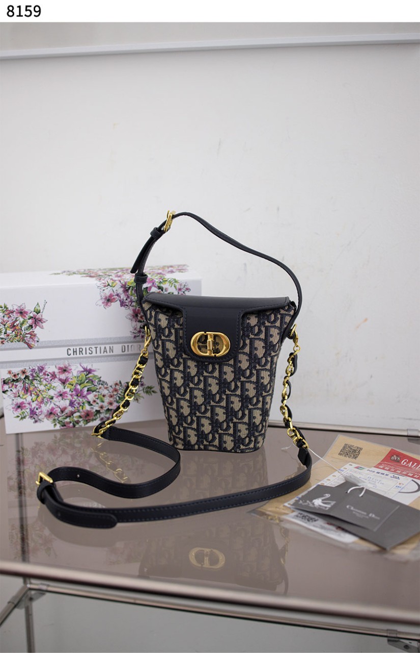 #디올 [Christian Dior] 30 Montaigne Amber 미니 버킷 백 신상입고💢 #가방 #8159