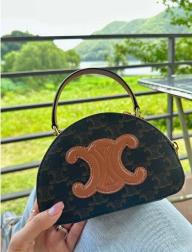 #셀린느 [ C*LINE ] 수입 트리오페 캔버스 퀴르 하프 문 케이스 토트 숄더백 입고💢 #가방