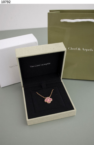 #반클리프 아펠 [Van Cleef & Arpels] 반클리프 아펠 홀리데이 빈티지 알함브라 목걸이 신상입고💢 #목걸이 #10792