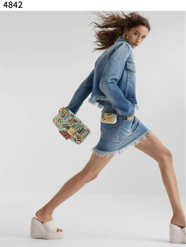 #펜디 [FENDI] 수입프리미엄급 펜디 바게트백 신상 입고💢 #태그 #가방 #4842