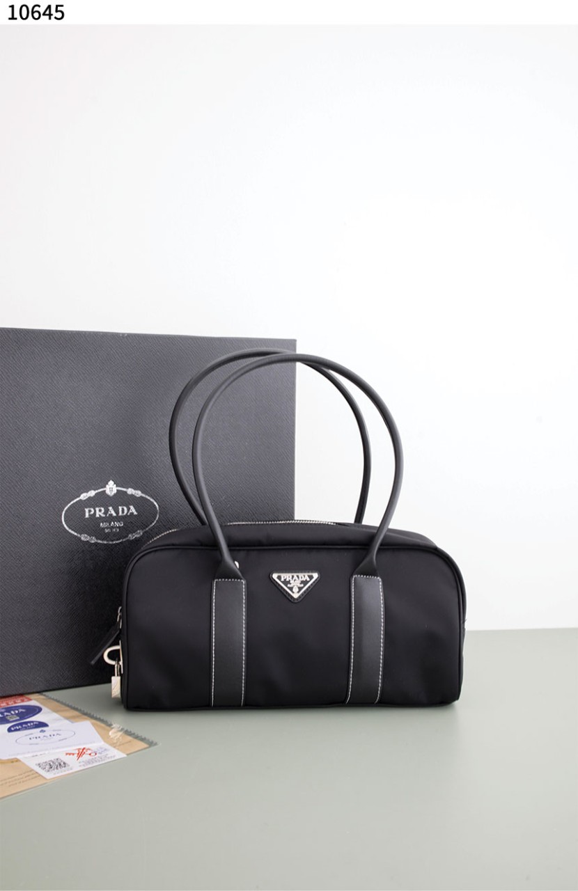 #프라다 [PRADA] 프라다 리나일론 탑 핸들 백 신상입고💢 #가방 #10645