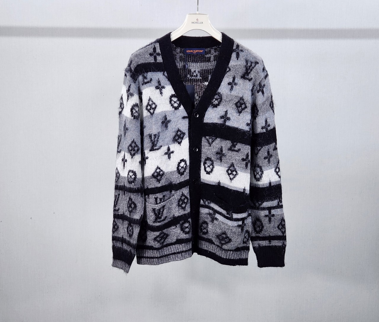 24FW 루*이비통 모헤어 울 가디건 입고~