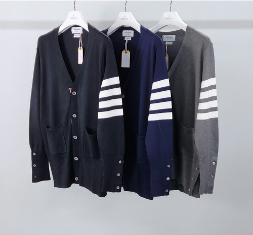 톰*브라운 사선 캐시미어 가디건 입고~