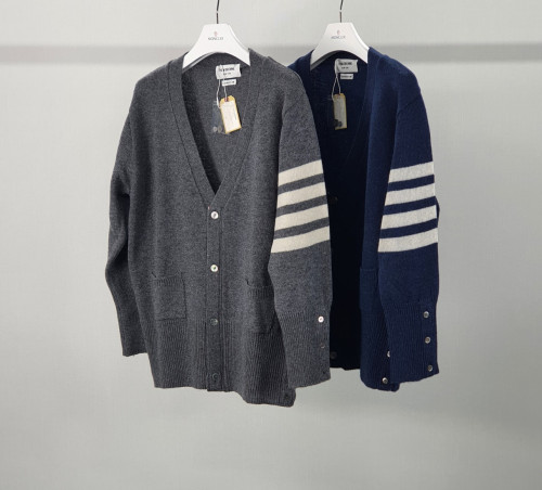 톰*브라운 사선완장 셔틀랜드 울 가디건 입고~