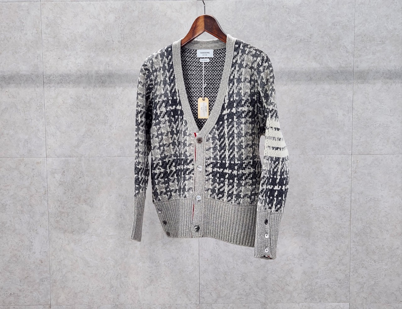 2025 톰*** 캐시미어 자카드 체크 펀믹스 가디건 입고~~
