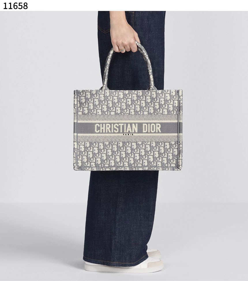 #디올 [Dior] 수입프리미엄급 디올 북도트 미디엄백 신상 입고💢 #태그 #가방 #11658